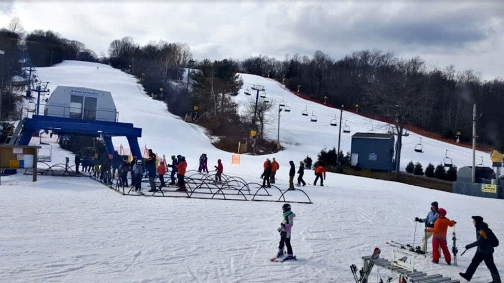 Top 8 Ski Resorts in Connecticut [Update 2023]