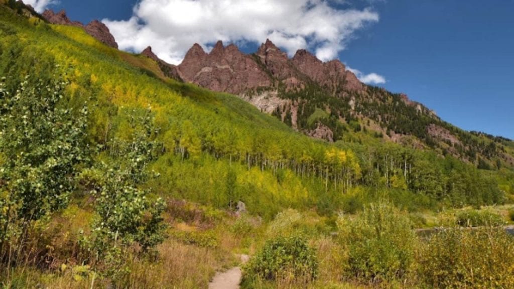 Maroon Bells Hikes is one of the most Wonderful Hiking Trails in Colorado