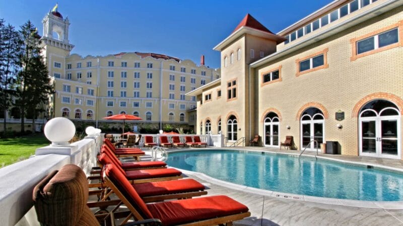 11 Most Romantic Hotels in Indiana [2023 Edition]