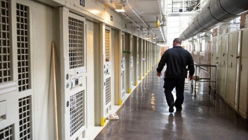 prisons in Iowa