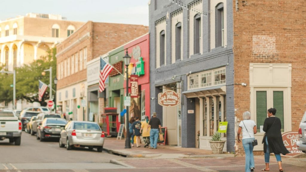 Top 15 Safest Cities in Iowa [Update 2023]